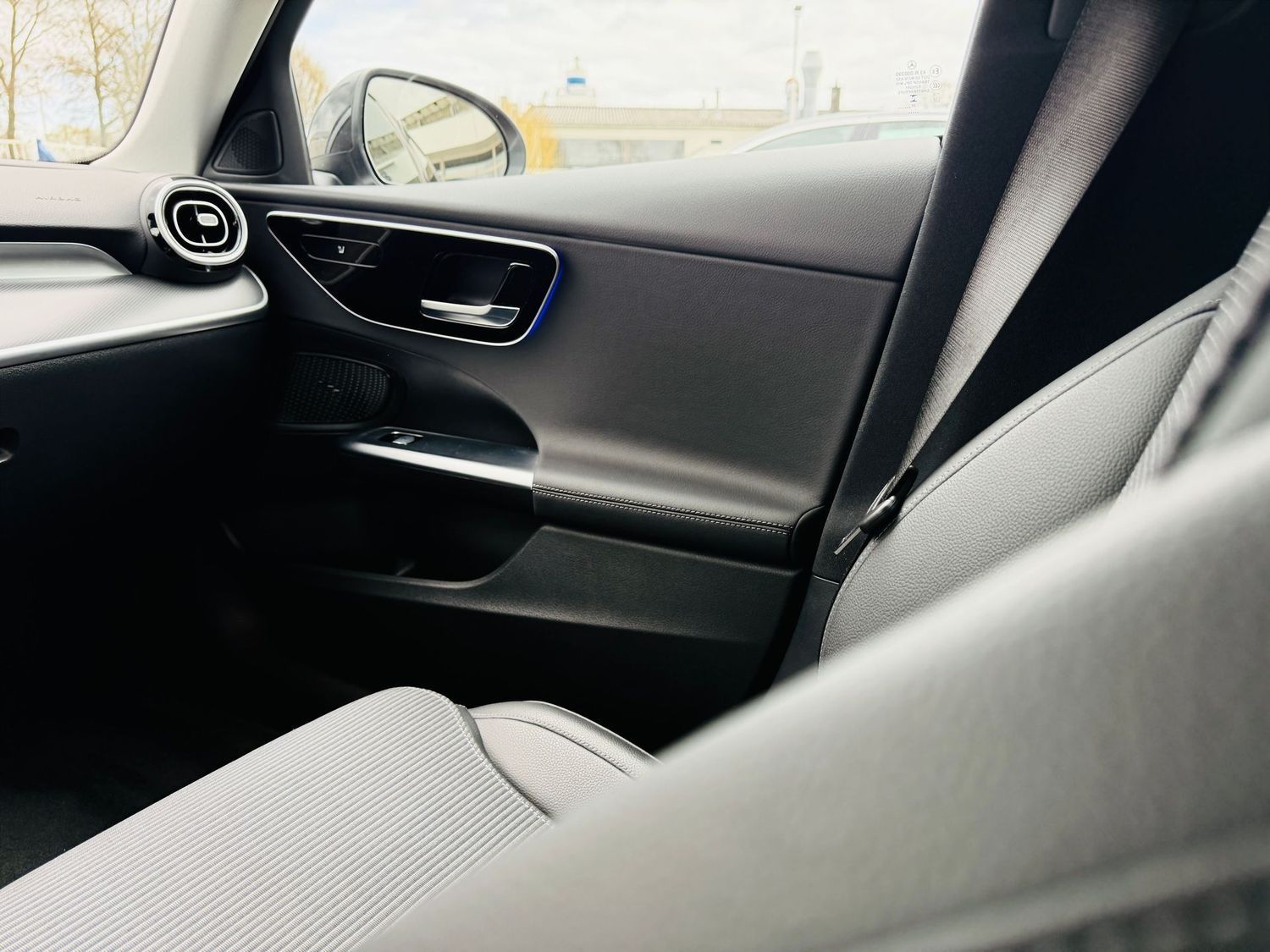 Fahrzeugabbildung Mercedes-Benz C 220 d AVANTGARDE, 360°, AHK, LED, PTS, Navi, S