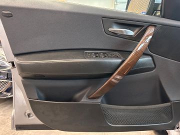 BMW X3 3.0d *Klima*SHZ*Navi*Xenon*TV*PDC*AHK*TÜV*