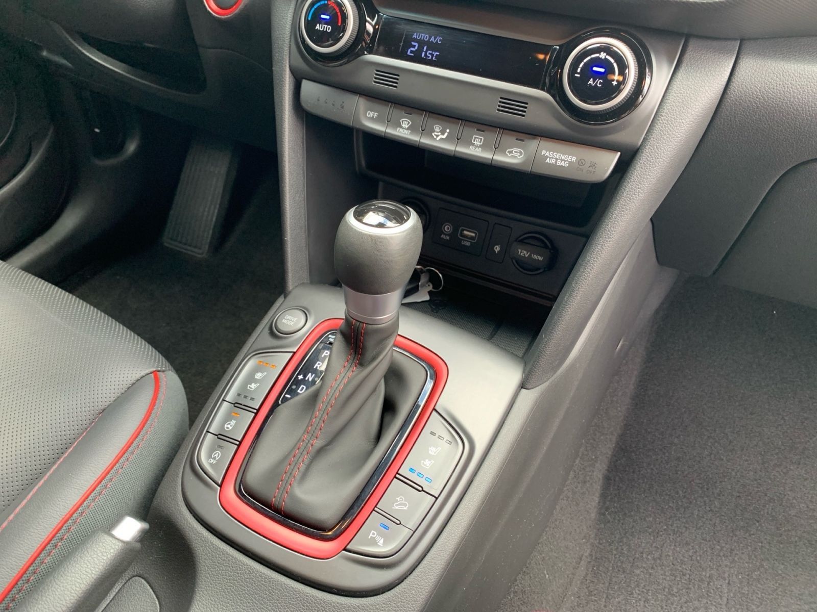 Fahrzeugabbildung Hyundai KONA 1.6 T-GDI Unique Plus Leder LED