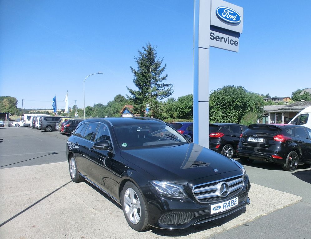Image of Mercedes-Benz E 200