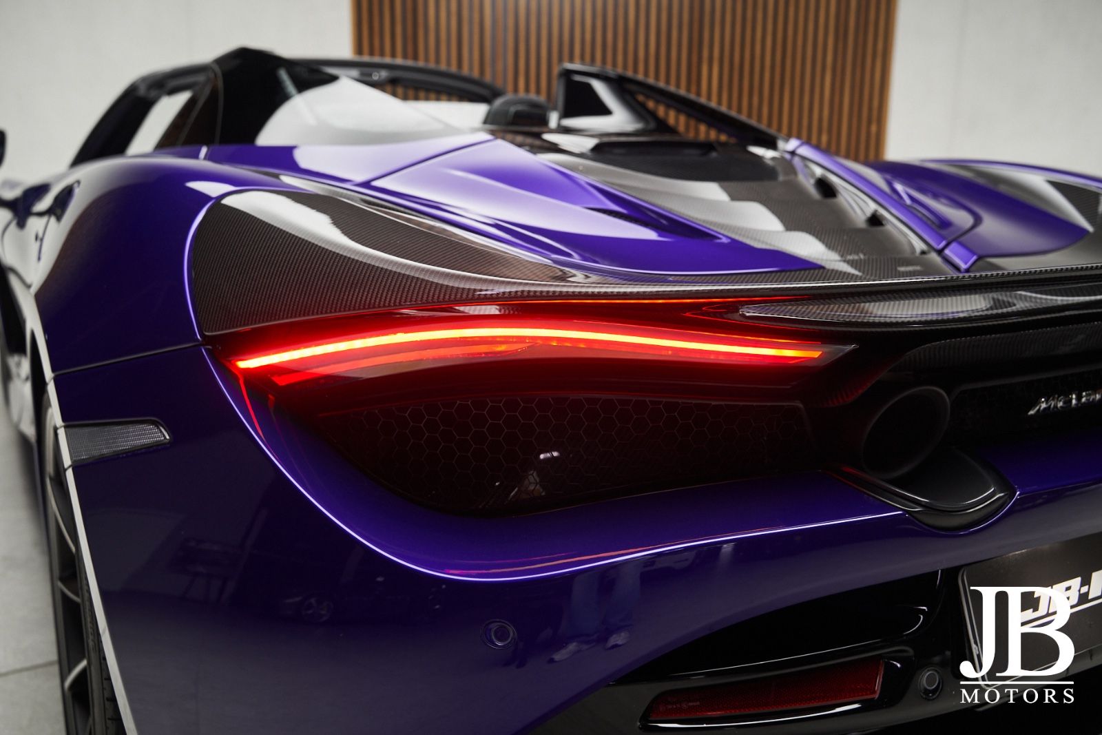Fahrzeugabbildung McLaren 720s Spider MSO Carbon B&W Sound Lift Novitec