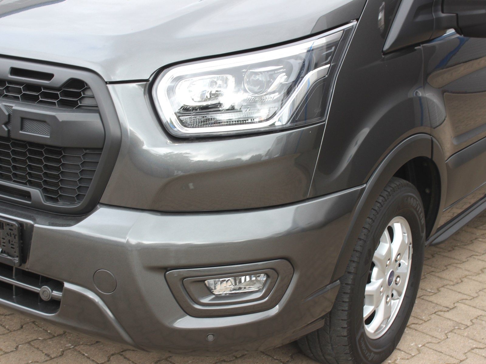 Fahrzeugabbildung Ford Transit 330 L2 Trend 2,0 TDCi DPF Mild-Hybrid