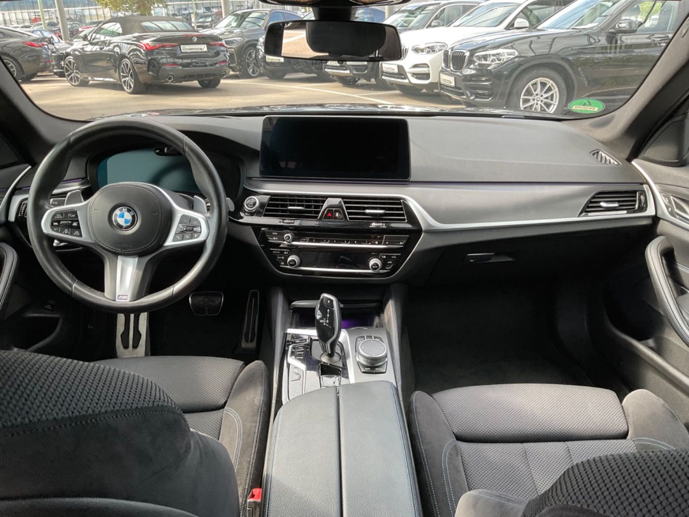 Fahrzeugabbildung BMW 520d xDrive Tour. M-Sport AHK 2 JAHRE GARANTIE