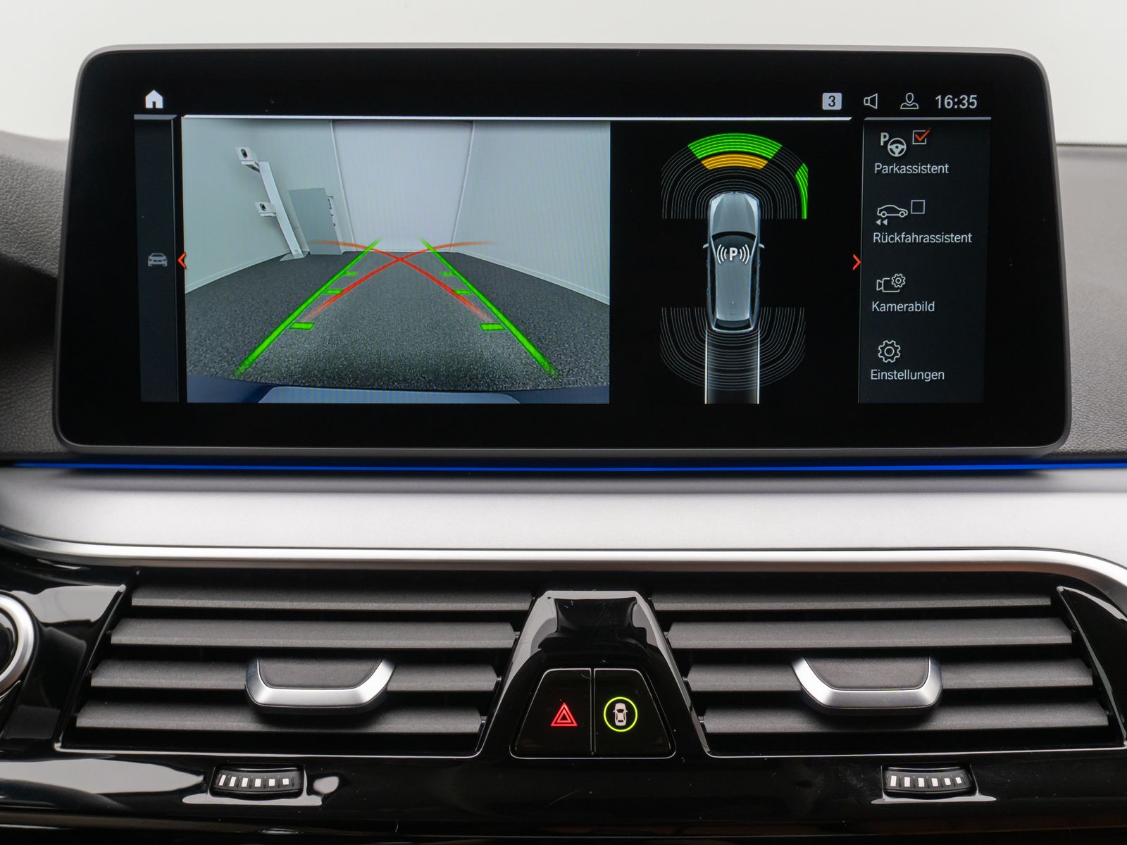 Fahrzeugabbildung BMW 520d xD DAB Kamera HUD Laser H/K Leder Komfort