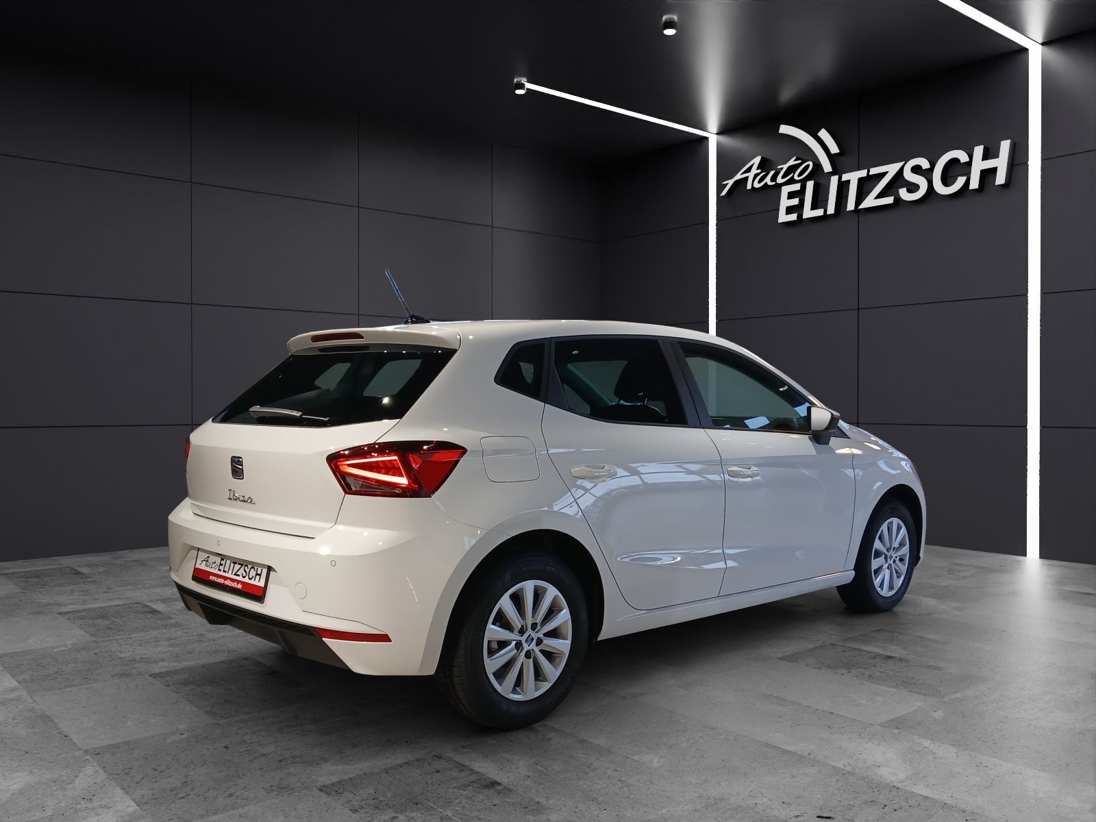 Fahrzeugabbildung SEAT Ibiza TSI Road-Edition DSG LED Navi AID ACC RFK