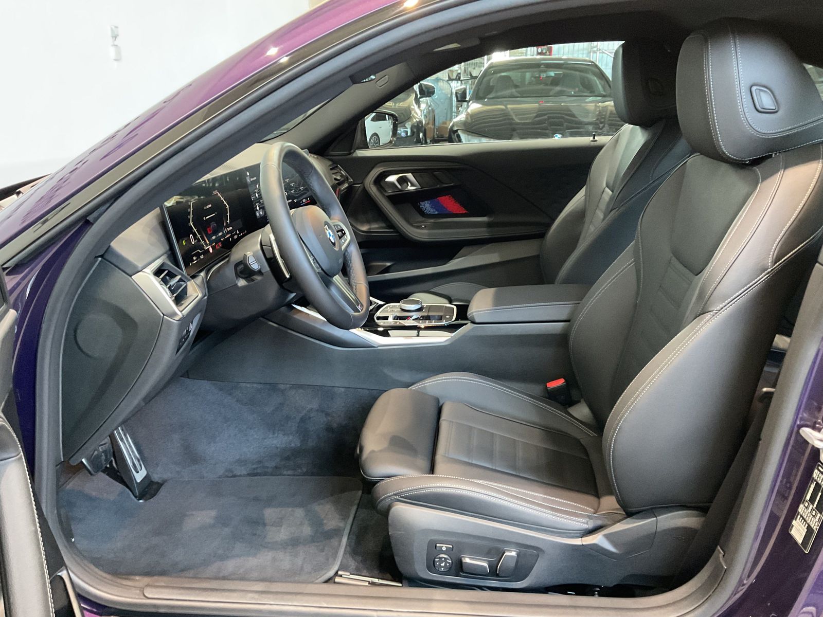 Fahrzeugabbildung BMW 220i | M Sportpaket | M Sportfahrwerk | 18" LMR