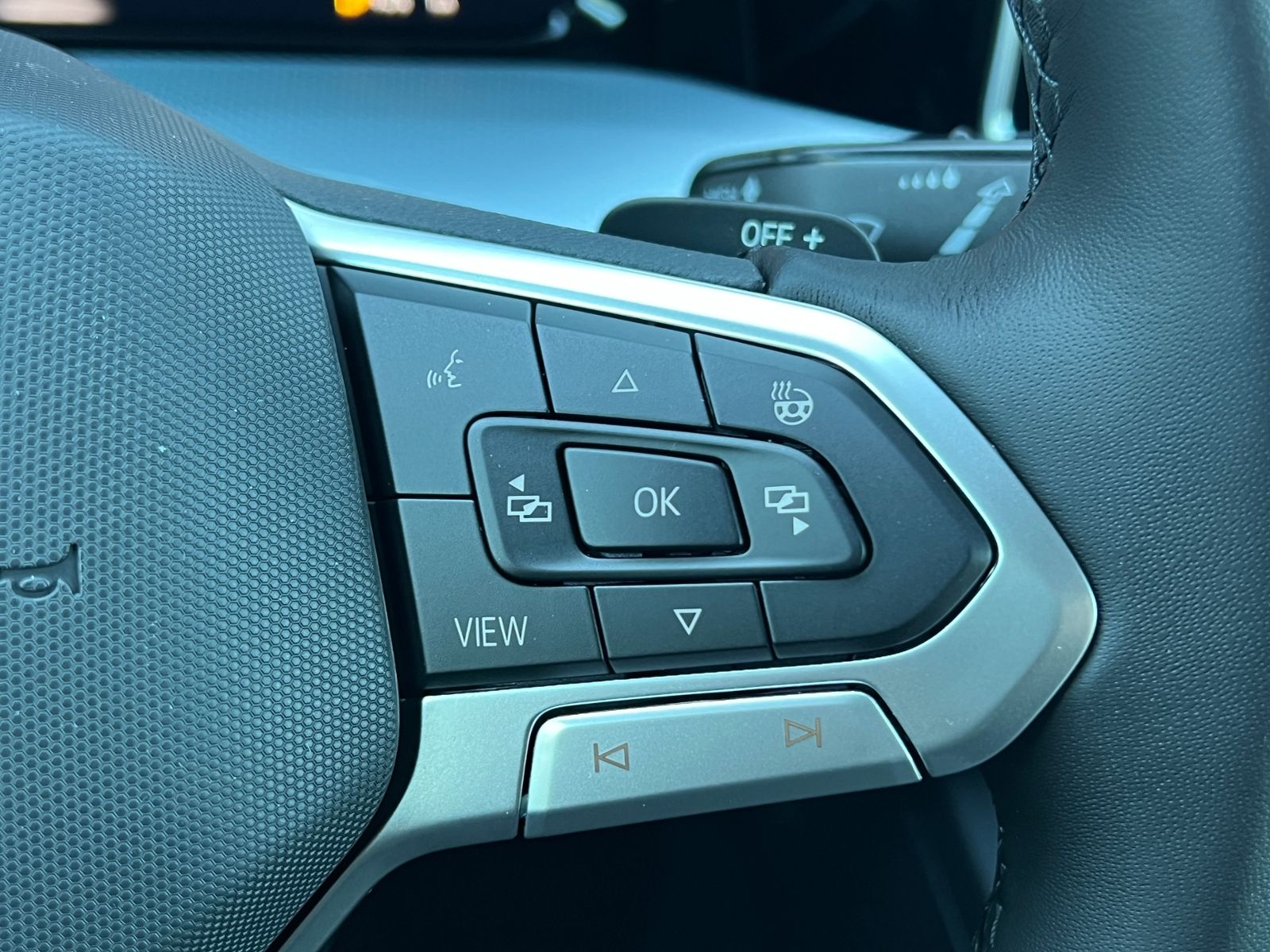 Fahrzeugabbildung Volkswagen Golf Variant  Life 1.5 eTSI DSG *AHK, Plus-Paket