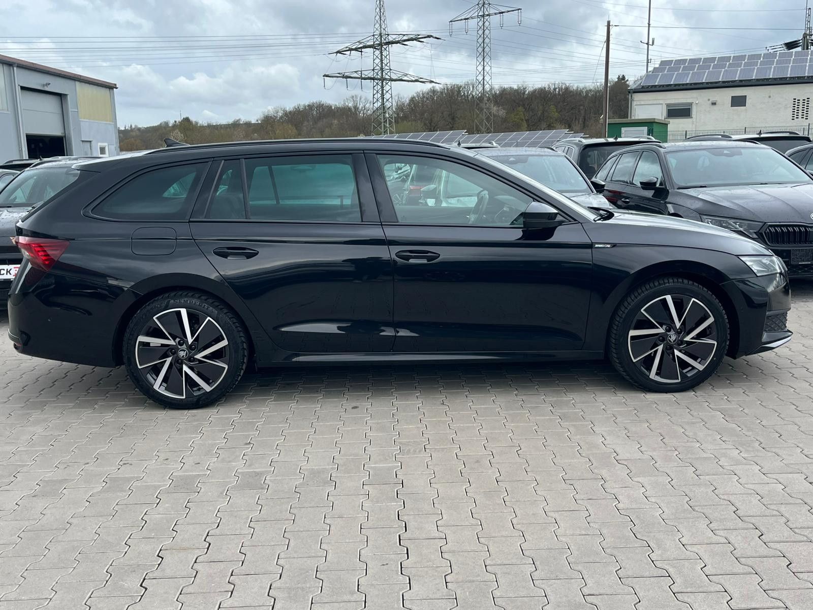 Fahrzeugabbildung SKODA Octavia 2.0 DSG Sportline MATRIX*PANO*CANT.*5J.G