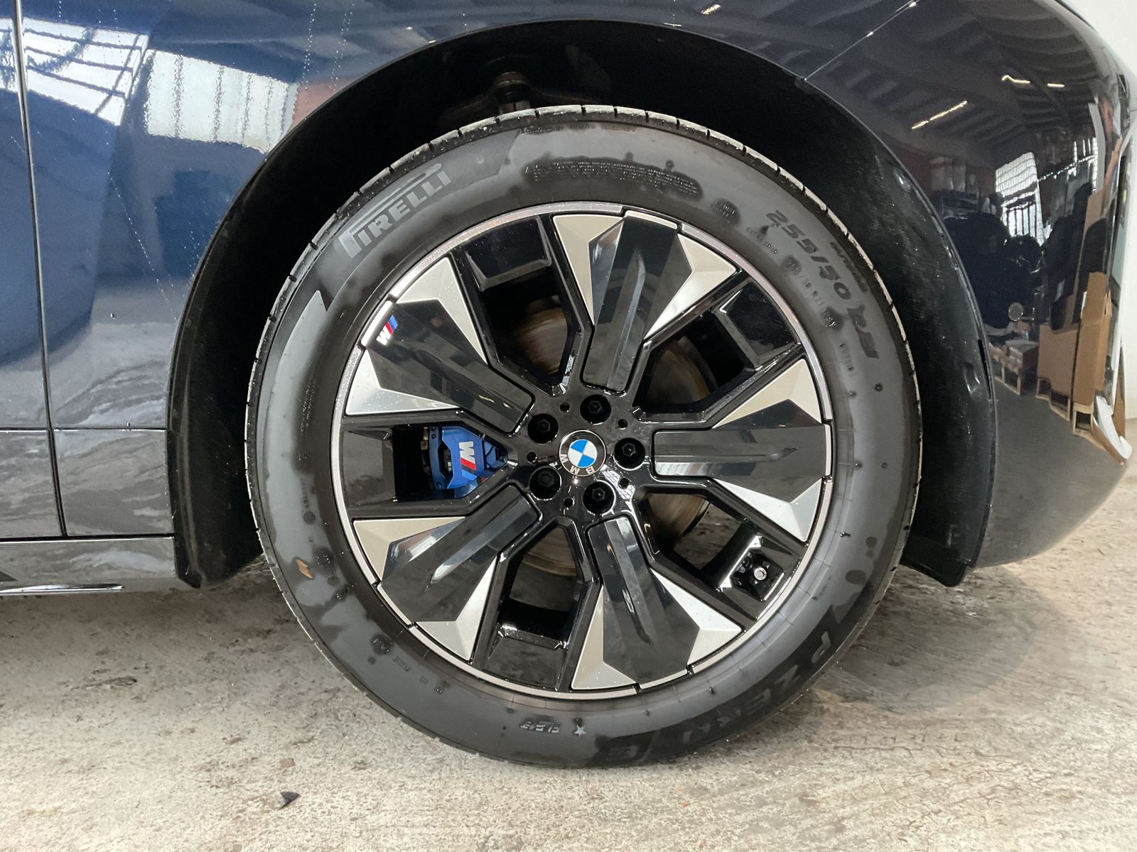Fahrzeugabbildung BMW iX xDrive45 M Sportpaket Glasdach Sky Lounge, Ak