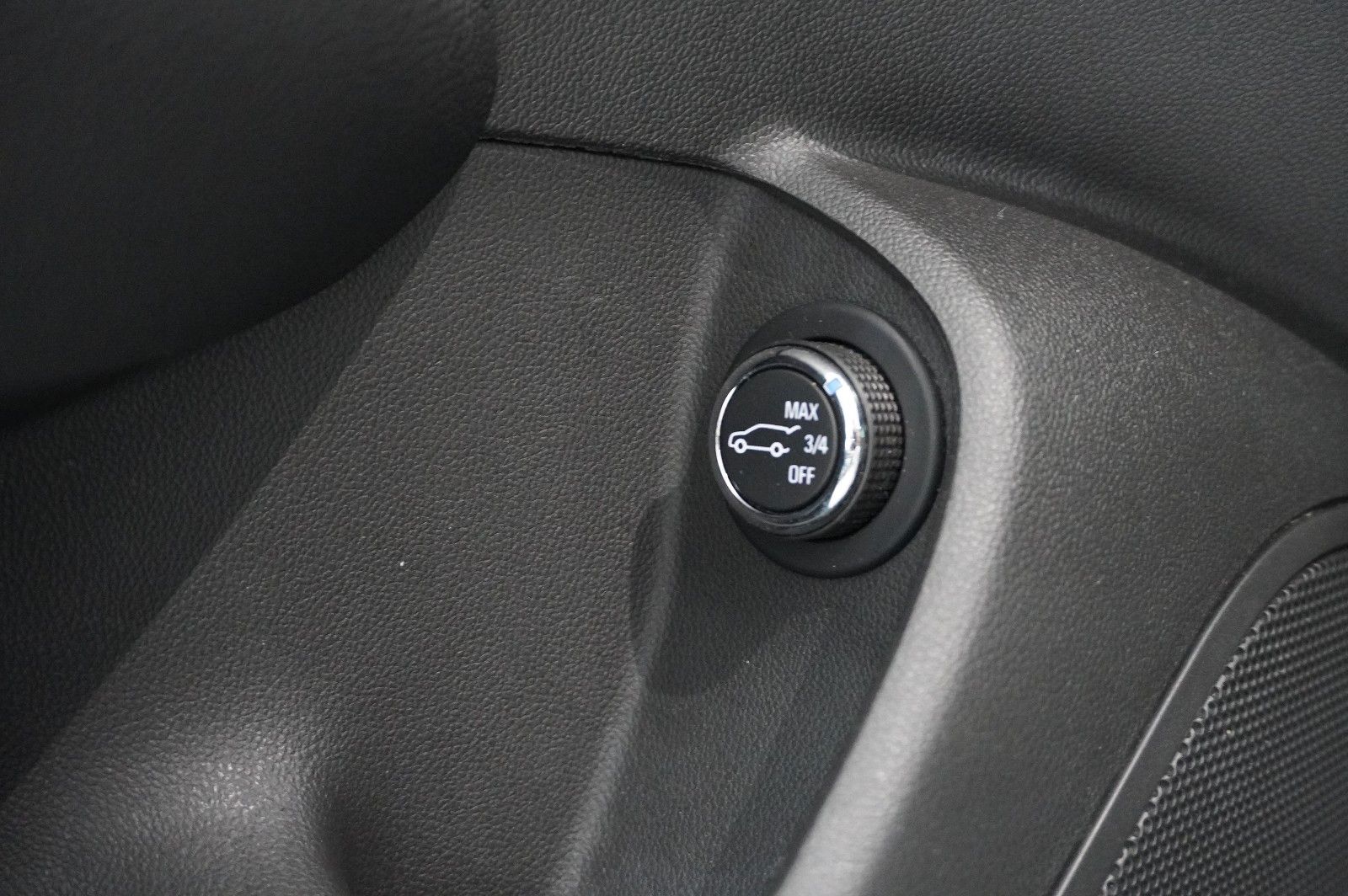 Fahrzeugabbildung Opel Insignia B ST 2.0D ELEGANCE 4X4 NAVI/HUD/BOSE/AH