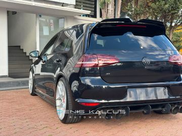 Volkswagen Golf - 11
