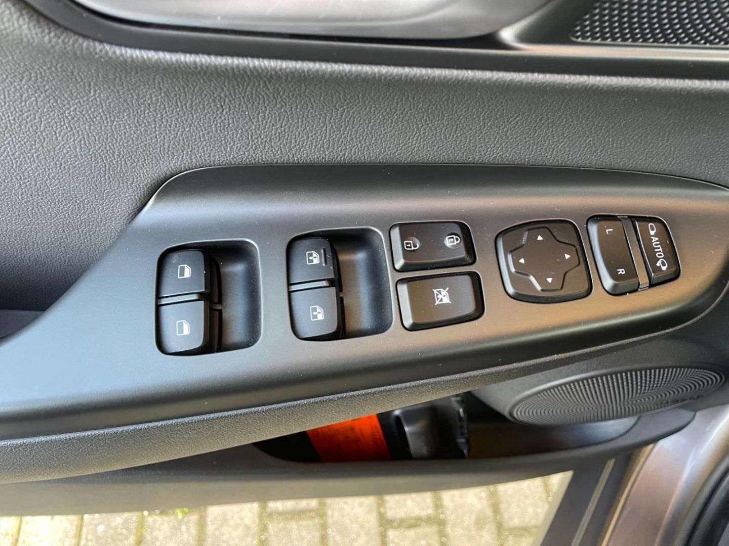 Fahrzeugabbildung Hyundai KONA Elektro 64 kWh (150 kW) Prime Sitzpaket Nav