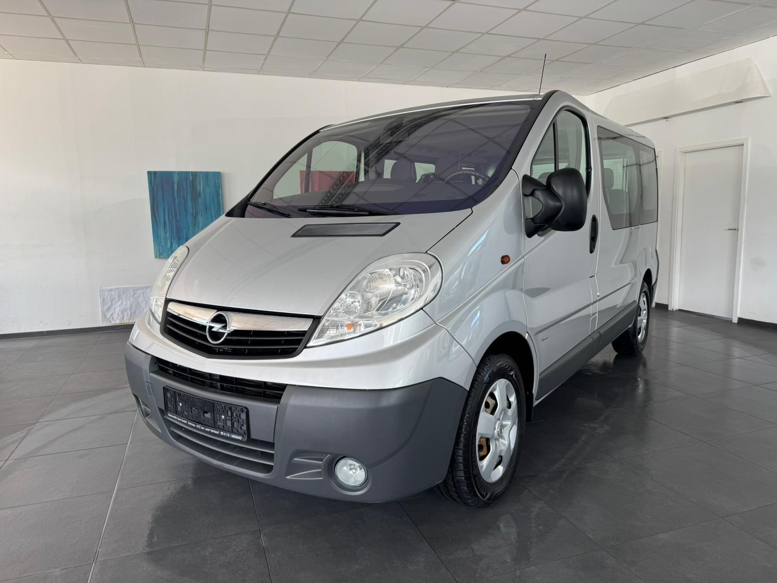Opel Vivaro 9Sitzer 1.Hand Lückenlos scheck L1H1 2,9t