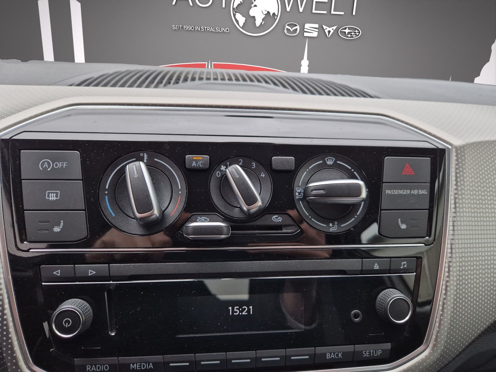 Fahrzeugabbildung Volkswagen up! 1.0 ASG  high up! LED/SHZ/FREI/TEMP/RE/NOT