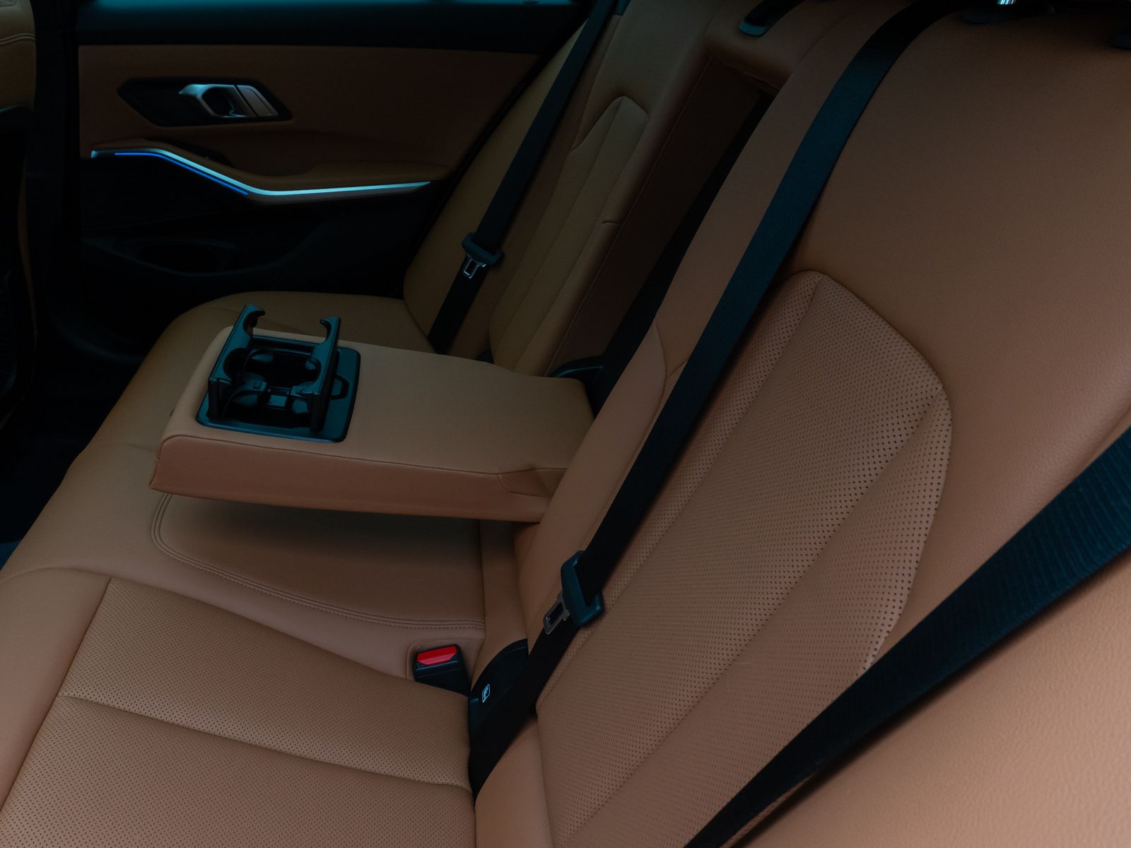 Fahrzeugabbildung BMW 320d  xD M Sport Panorama DAB HiFi PDC AHK Alarm
