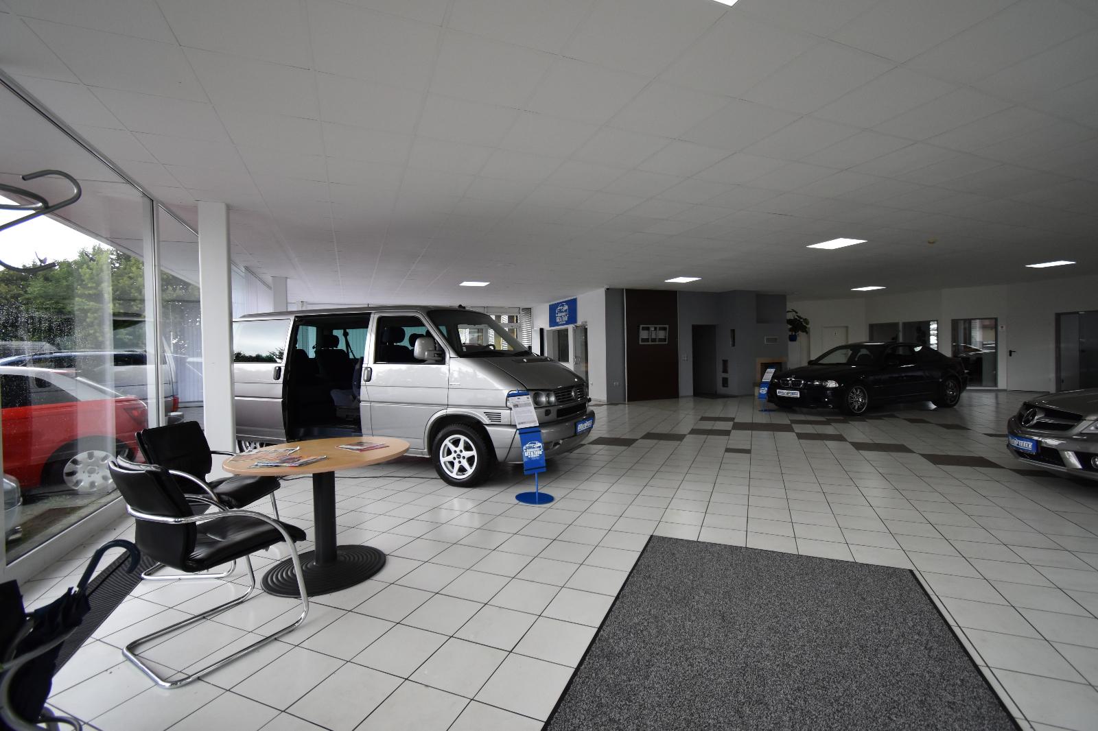 showroom-image-top