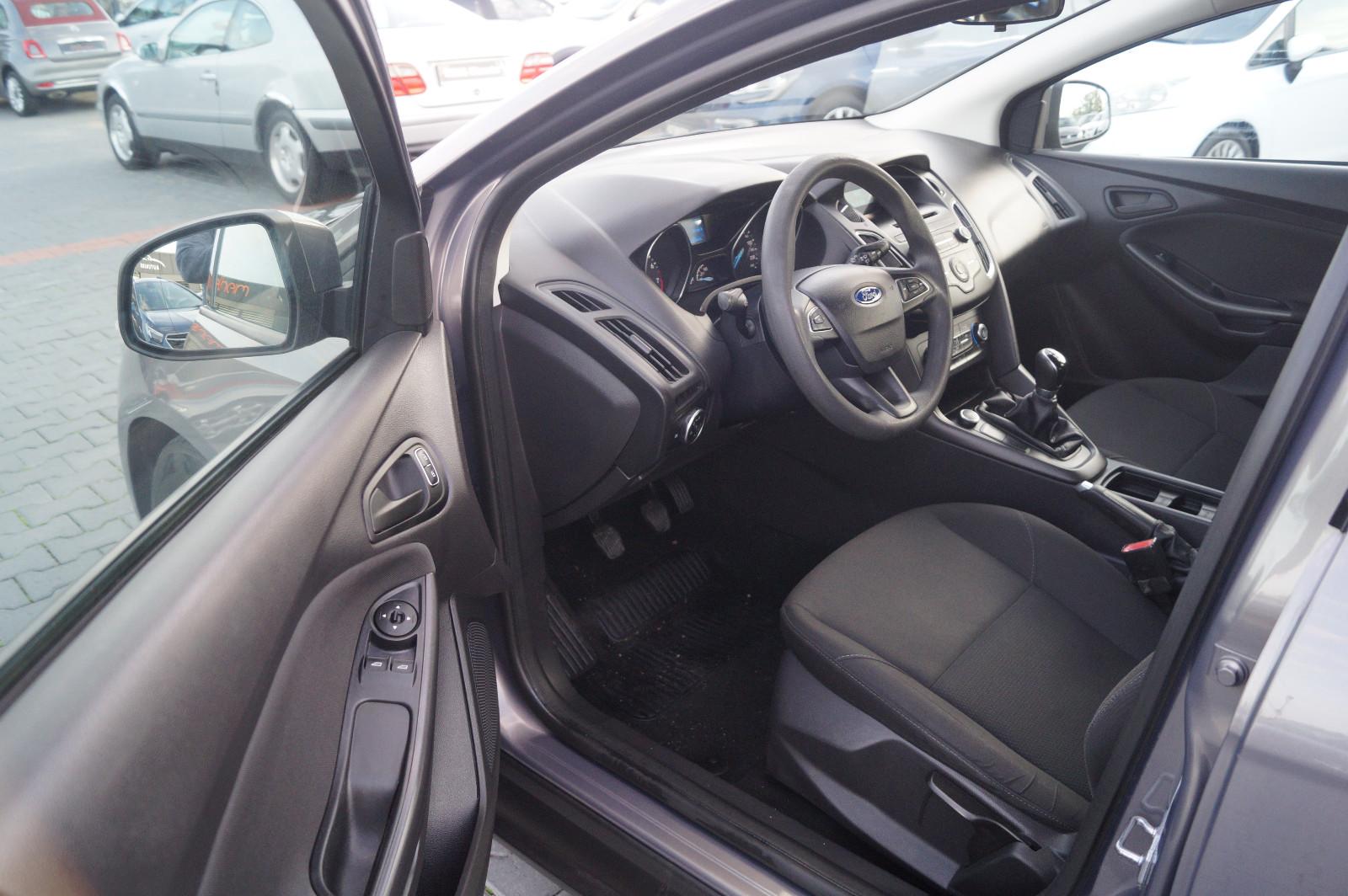 Ford Focus 2015 — photo 21