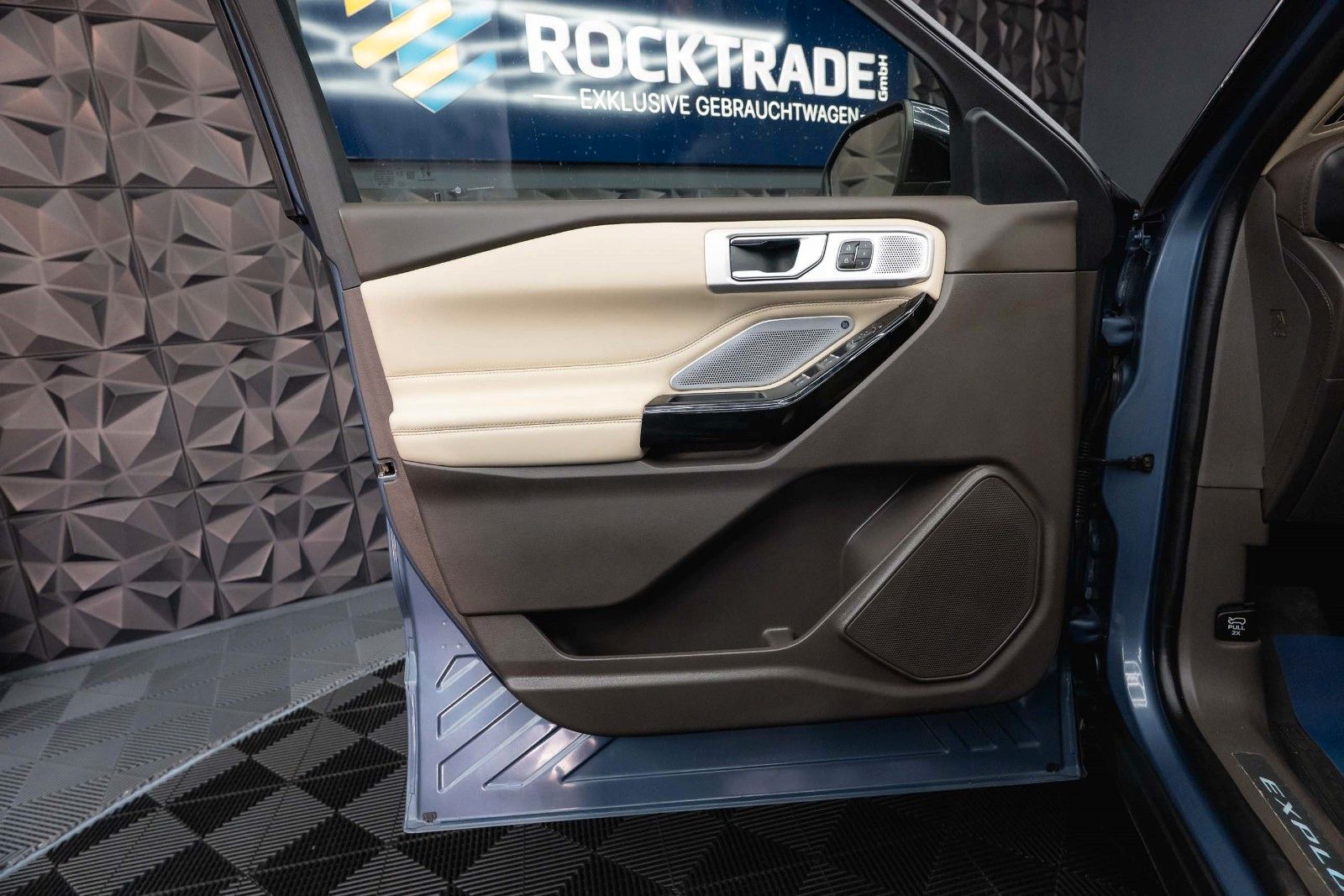 Fahrzeugabbildung Ford Explorer PLATINUM 3.0 V6 TwinTurbo 4x4 *360*ACC*
