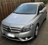 Mercedes-Benz Mercedes B180 Klima Sitzheizung Navi - Mercedes-Benz B 180 mit Benzin-Antrieb: Bluetooth, Kleinwagen