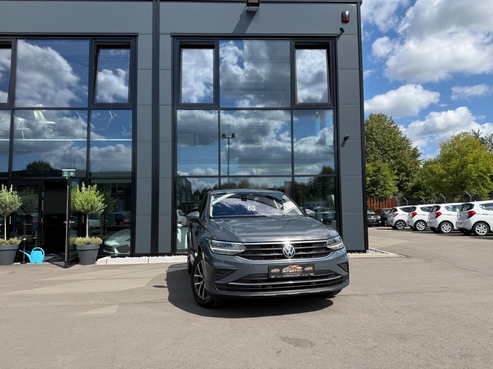 Volkswagen Tiguan Life DSG*ACC*PANO*NAVI*LED*CAM*PDC*HU NEU