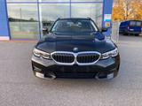 BMW 330 Baureihe 3 Touring 330 d xDrive Sport Line
