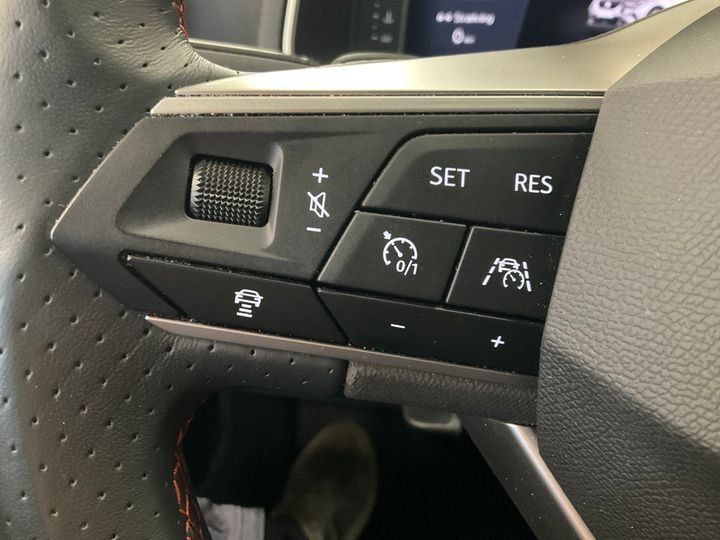 Fahrzeugabbildung SEAT Arona FR TSI DSG *Cam*LED*PDC*Sitzhzg*ACC*APP*