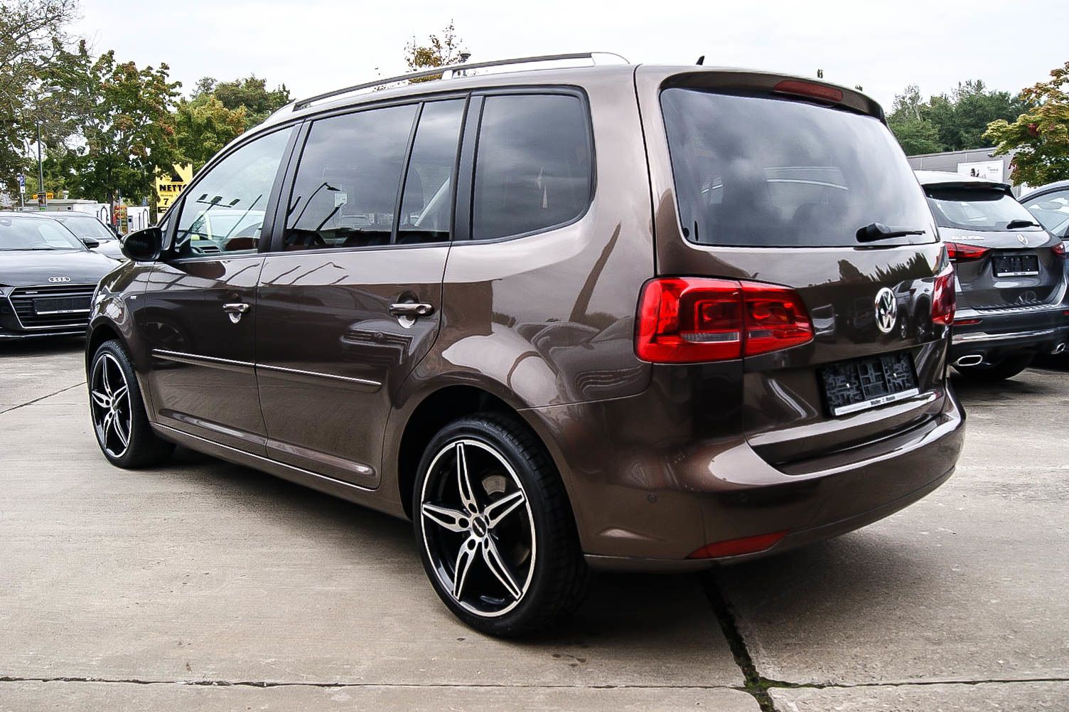 Fahrzeugabbildung Volkswagen Touran 16TDI Cup BI-XENON 7-SITZE SITZG PARKLENK