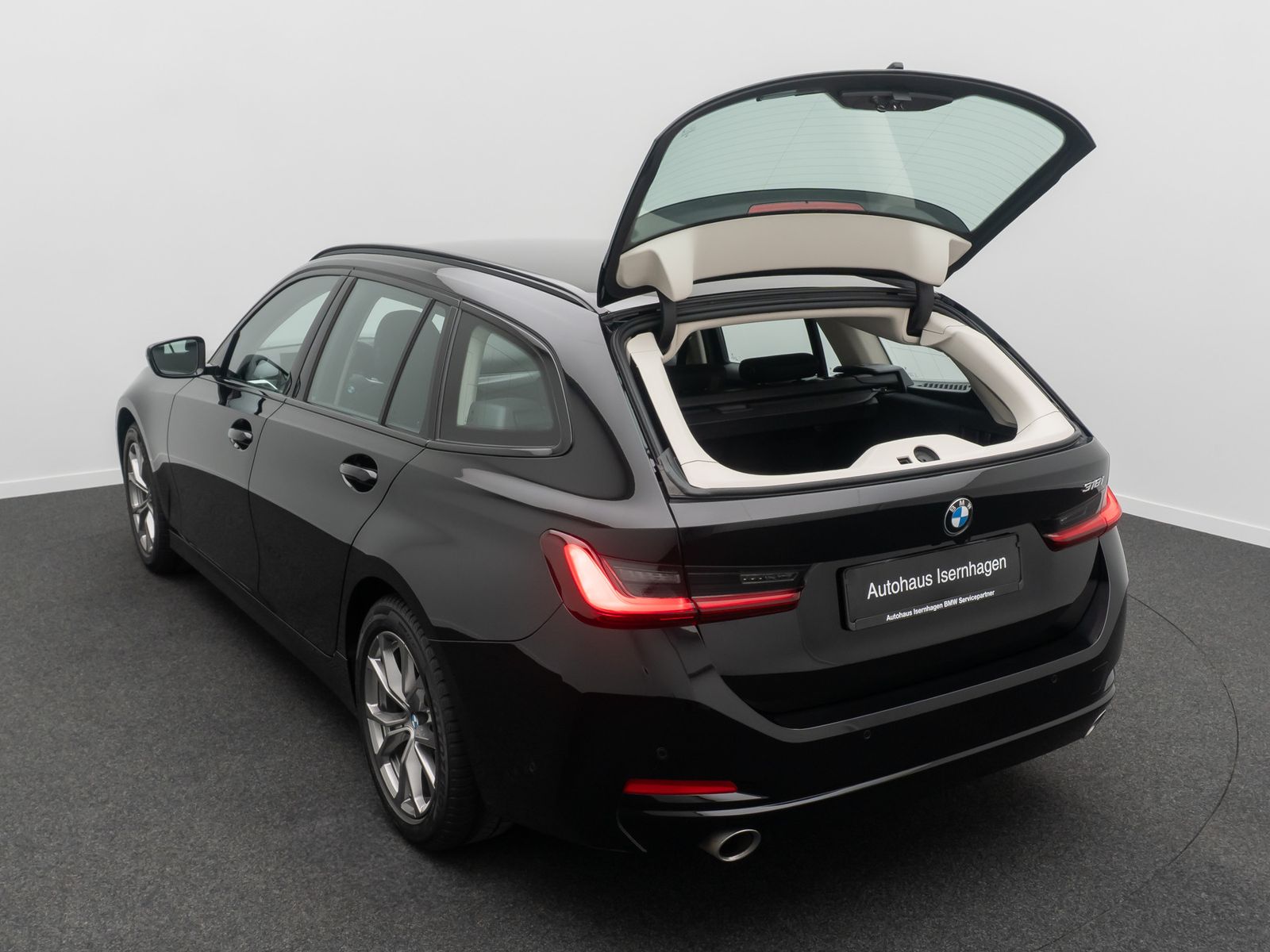 Fahrzeugabbildung BMW 318i Alarm DAB Kamera Sportlenkrad CockpitPlus