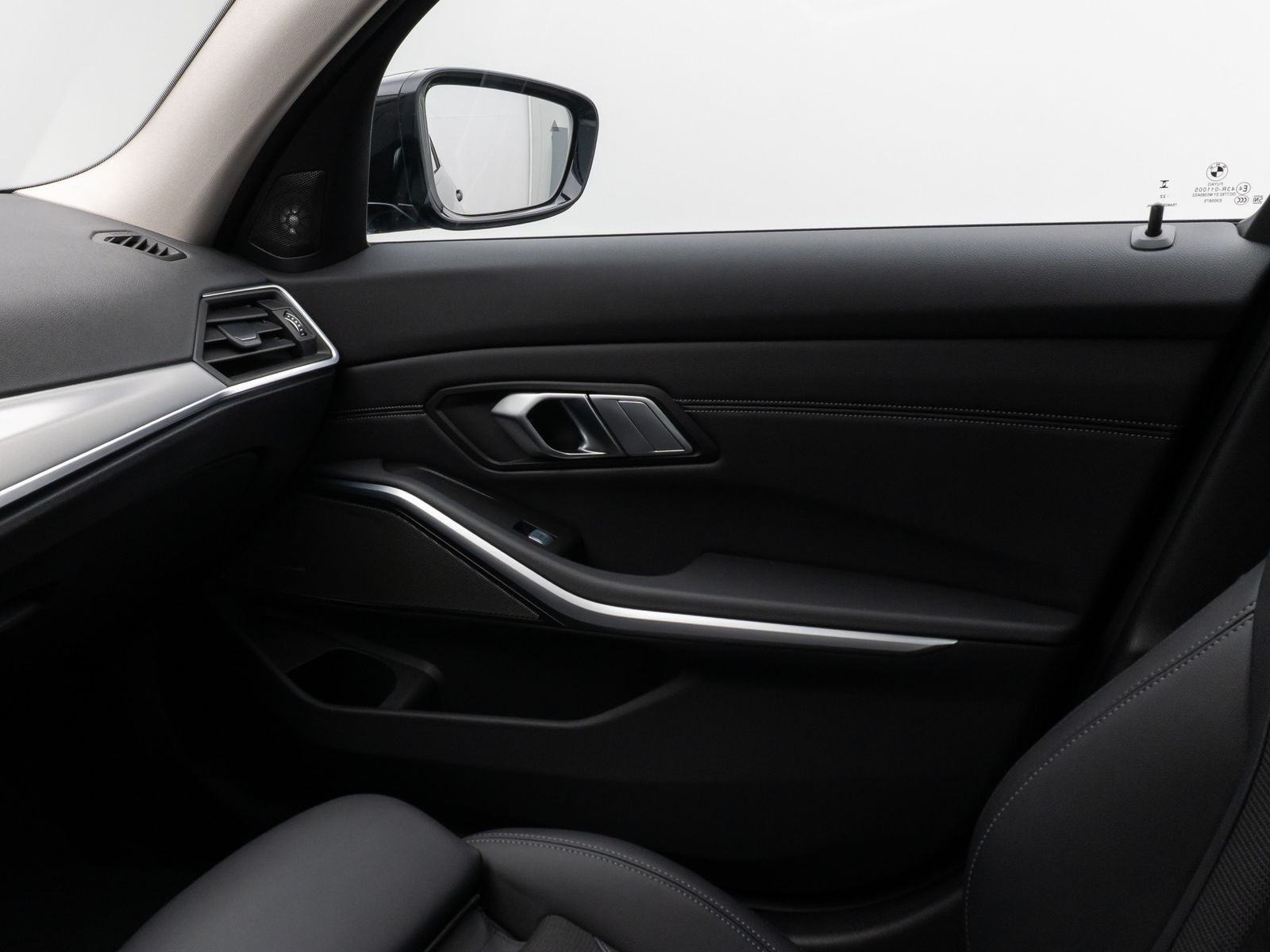 Fahrzeugabbildung BMW 320e Kamera HUD DAB H/K AHK Stop&Go Sport LED