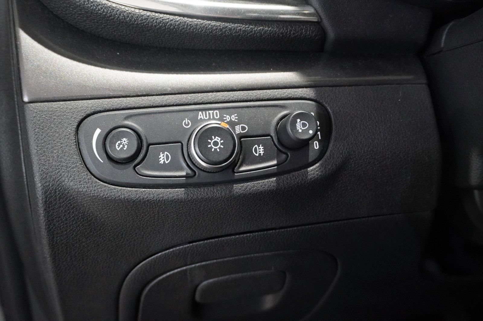 Fahrzeugabbildung Opel Mokka X 1.4 INNOVATION NAVI/LED/KAMERA/SPORT/SHZ