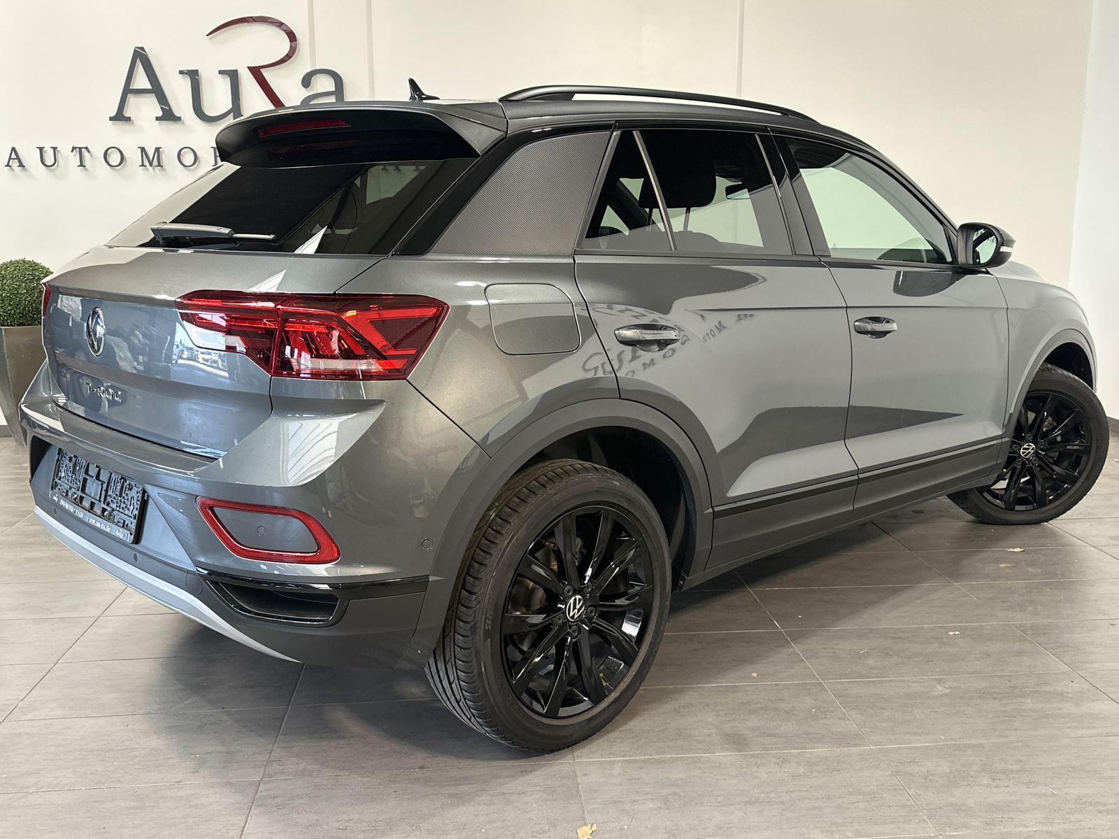 Fahrzeugabbildung Volkswagen T-Roc 1.5 TSI DSG Style Black NAV+IQ-LIGHT+18ZO