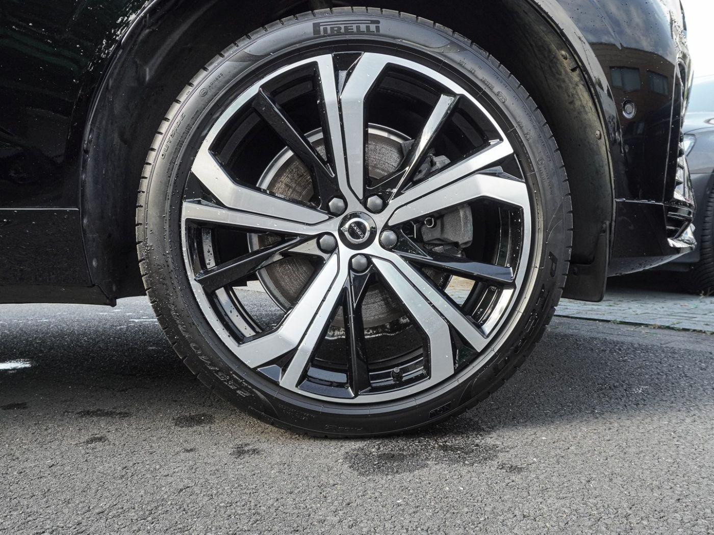 Volvo XC60 B4 B R-Design STANDHZG PANO AHK 360° H&K LE