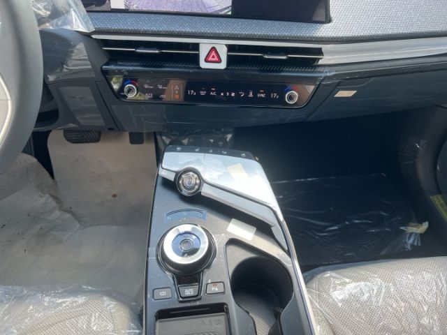 Fahrzeugabbildung Kia EV6 Basis 2WD Elektro 77,4 *WP*AIR*COM*ASS*SND*D