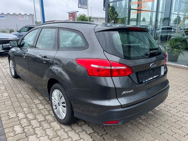 Fahrzeugabbildung Ford Focus Turnier Business Allwetter Sitzheizung