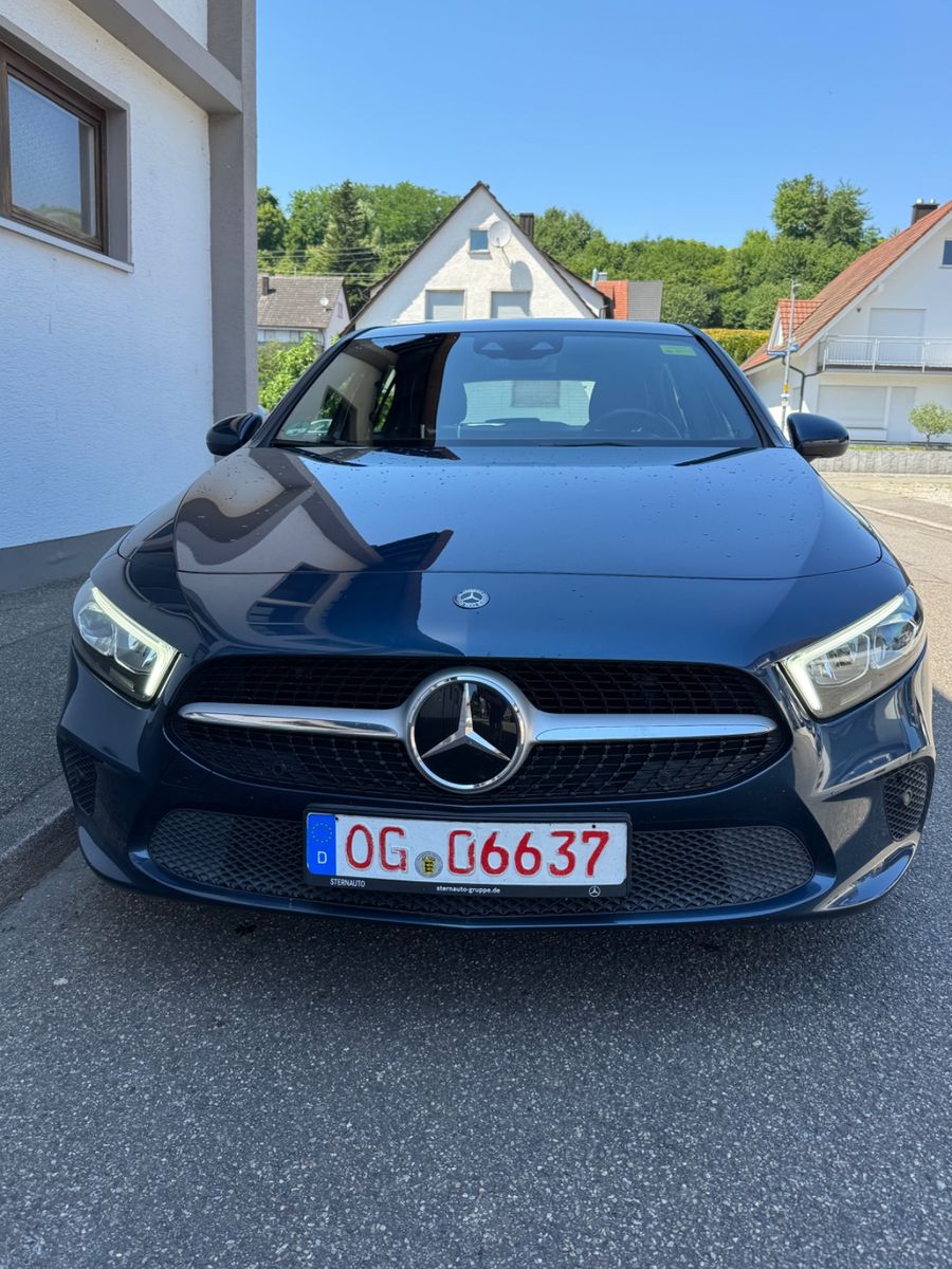 MERCEDES-BENZ A 180d Motor 1.5 Diesel Coc neues Model 19% AT7