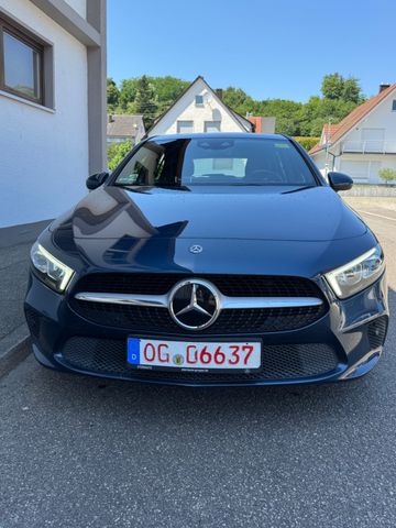 MERCEDES-BENZ A 180d Motor 1.5 Diesel Coc neues Model 19% AT7