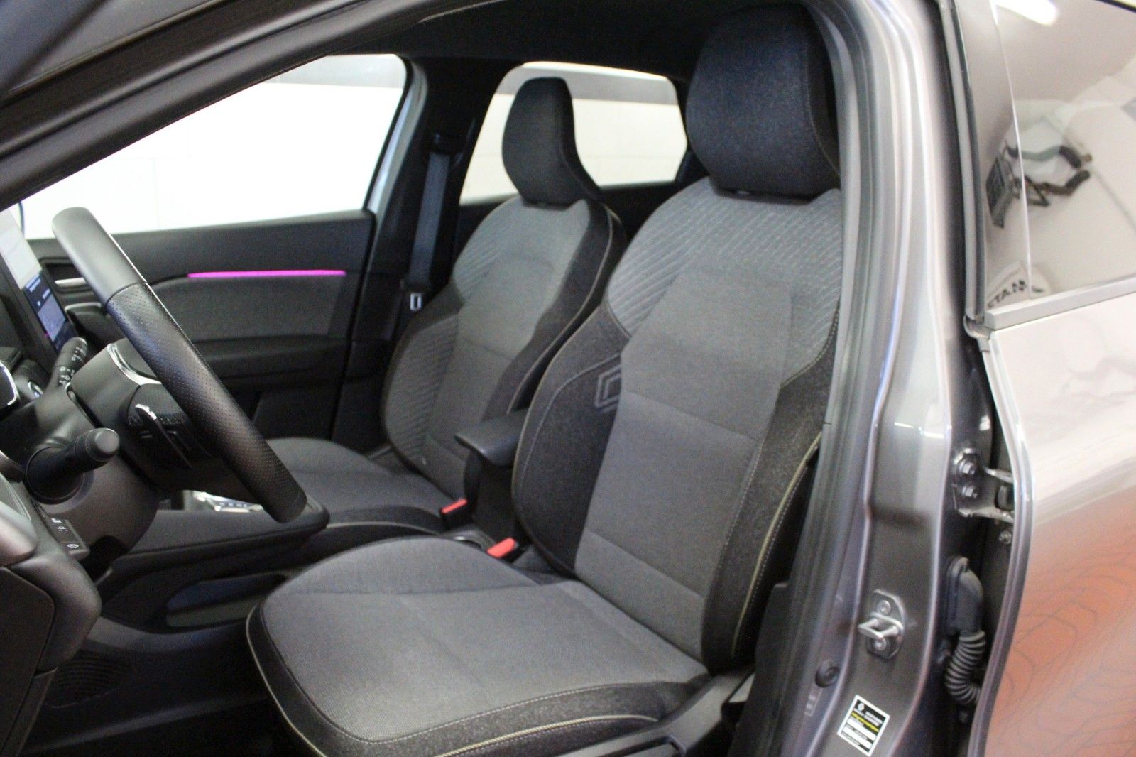 Fahrzeugabbildung Renault Captur Mild Hybrid 160 EDC Techno *Ganzjahresrei