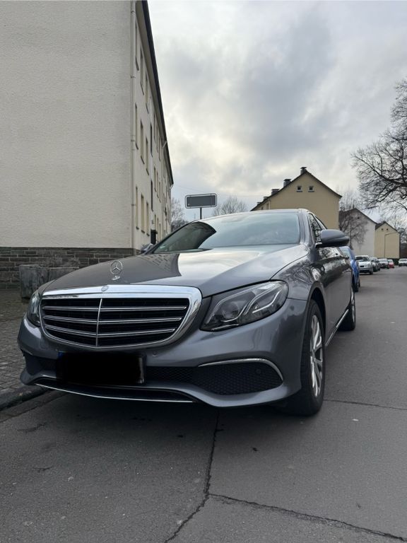 Image of Mercedes-Benz E 220
