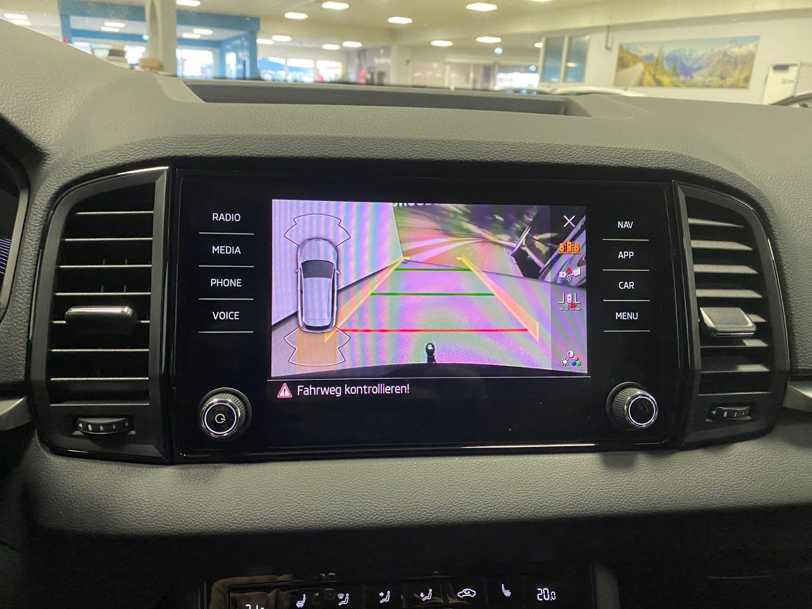 Fahrzeugabbildung SKODA Karoq 1.5 TSI DSG Selection+ACC+2030 Garantie+BC