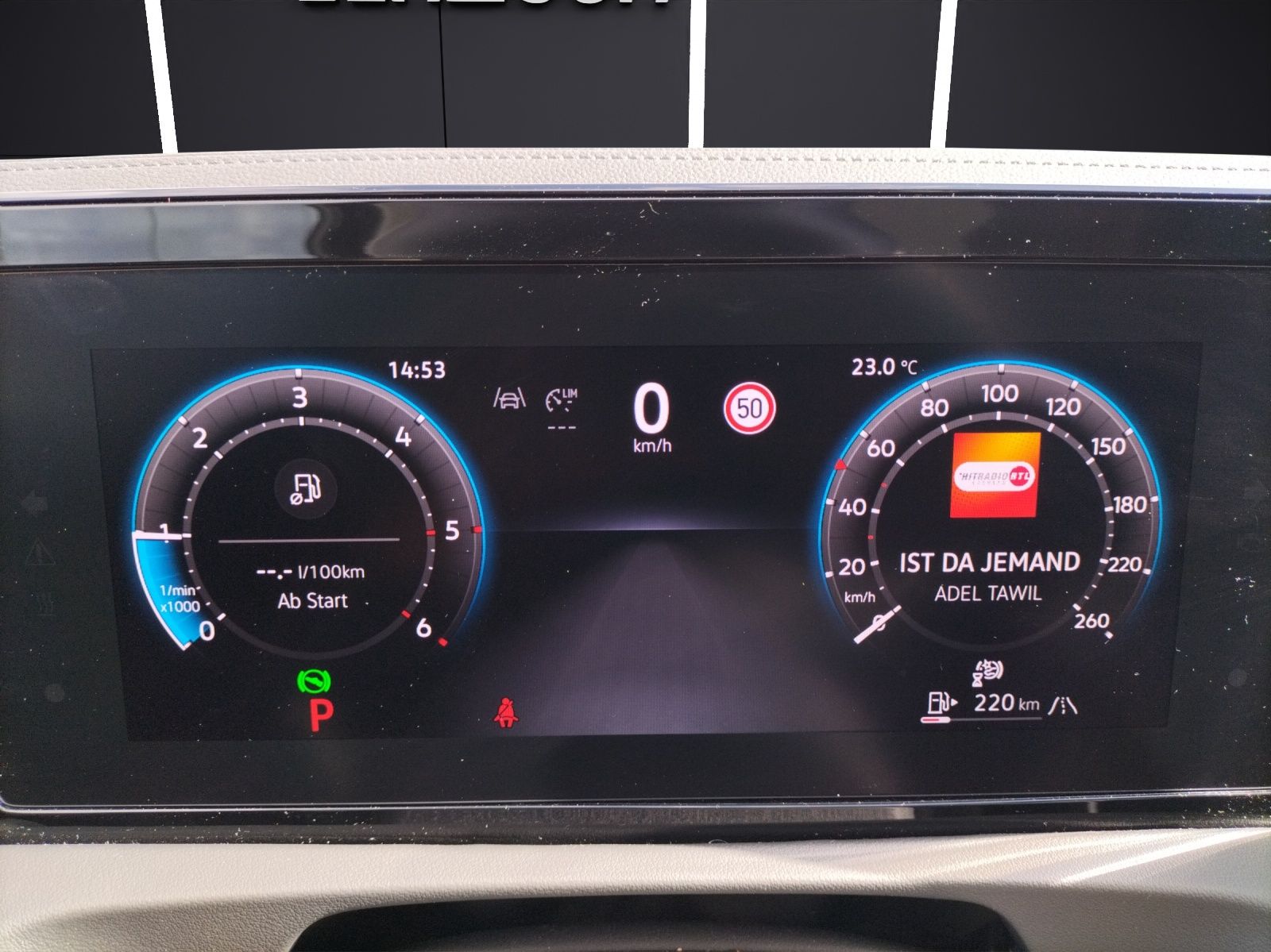 Fahrzeugabbildung Volkswagen Tiguan TDI Elegance DSG 4M LED AHK Navi HUD Pano
