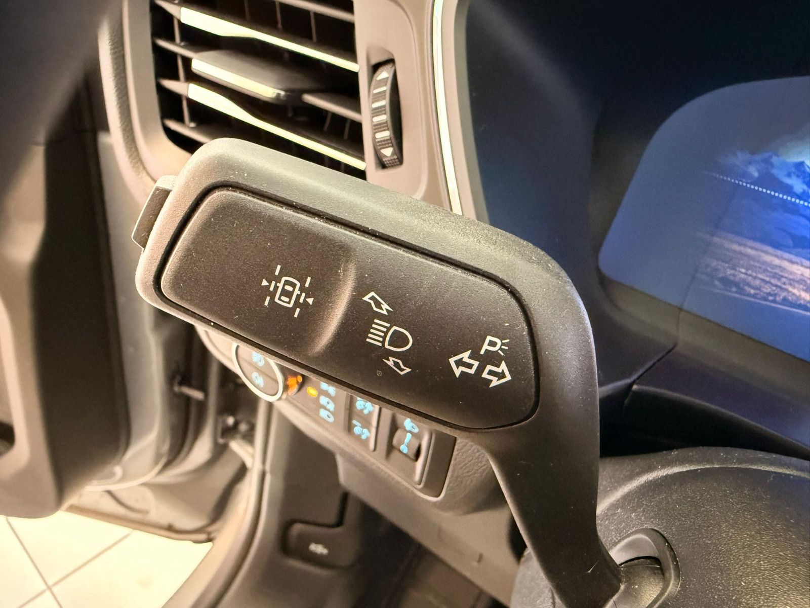 Fahrzeugabbildung Ford Kuga Titanium / NAVI / KAMERA / GEPFLEGT