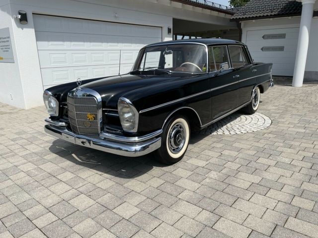 Mercedes-Benz 230S  W 111 Limousine Automatik Schiebedach