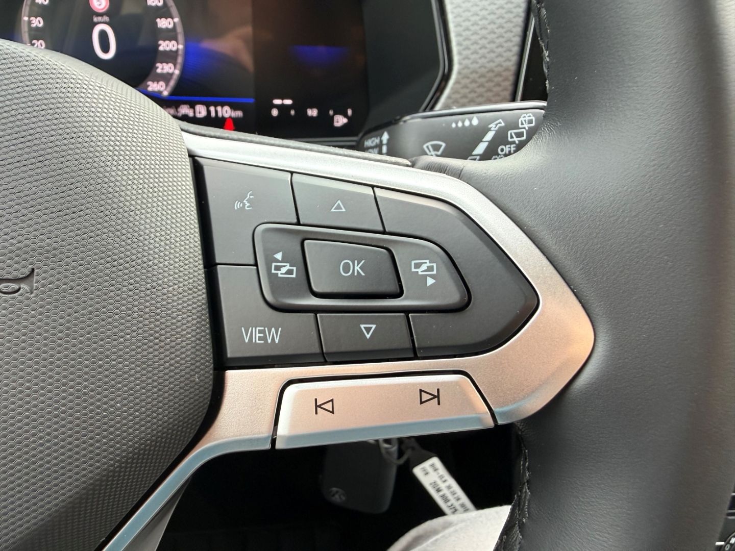 Fahrzeugabbildung Volkswagen T-Cross 1.0 TSI 70 kW Life Digitales Cockpit LED