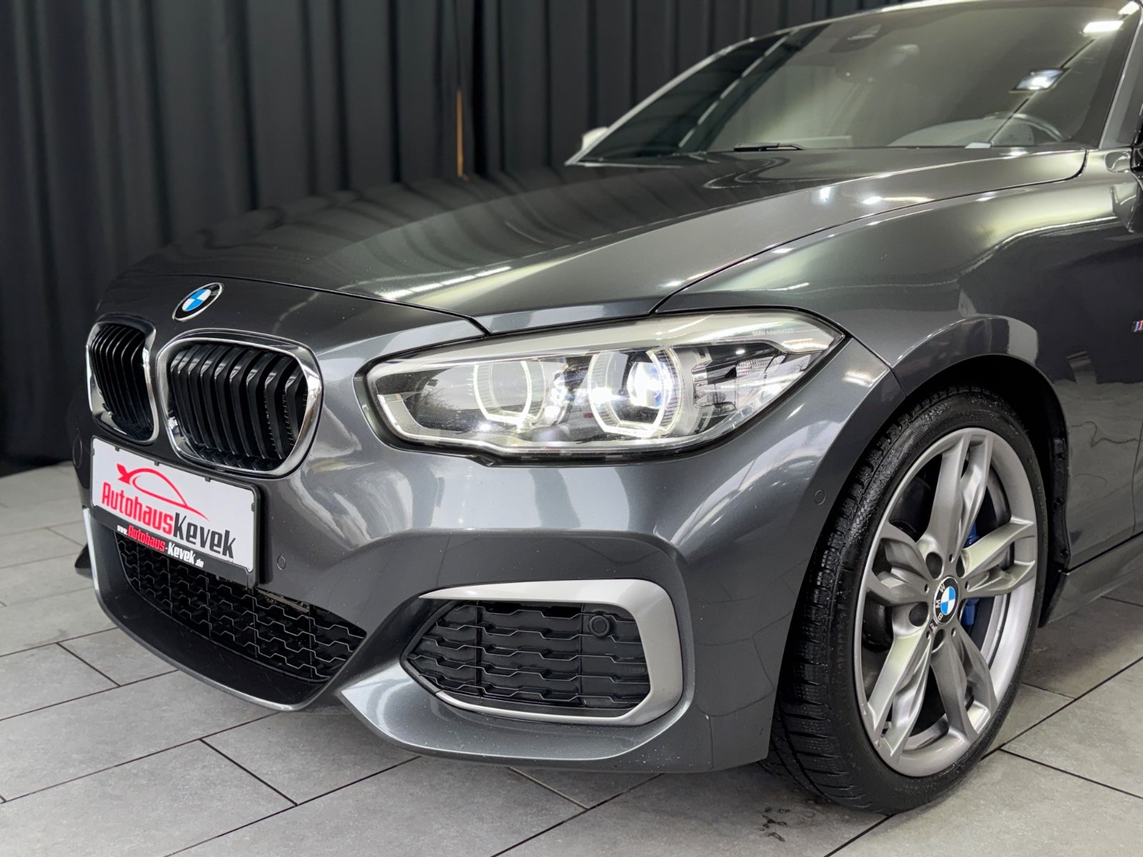 Fahrzeugabbildung BMW M135 i xDrive|AUTOMATIK|H&K|NAVI|KAMERA|