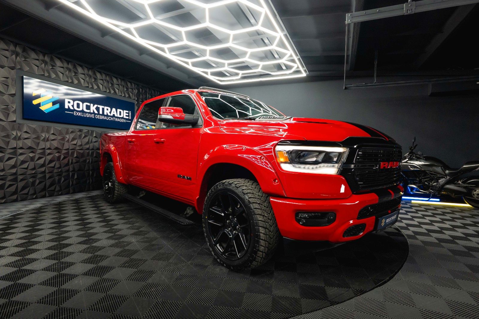 Fahrzeugabbildung Dodge RAM 5.7 V8 HEMI 4x4 NIGHT GT SPORT *Pano*22Zoll*