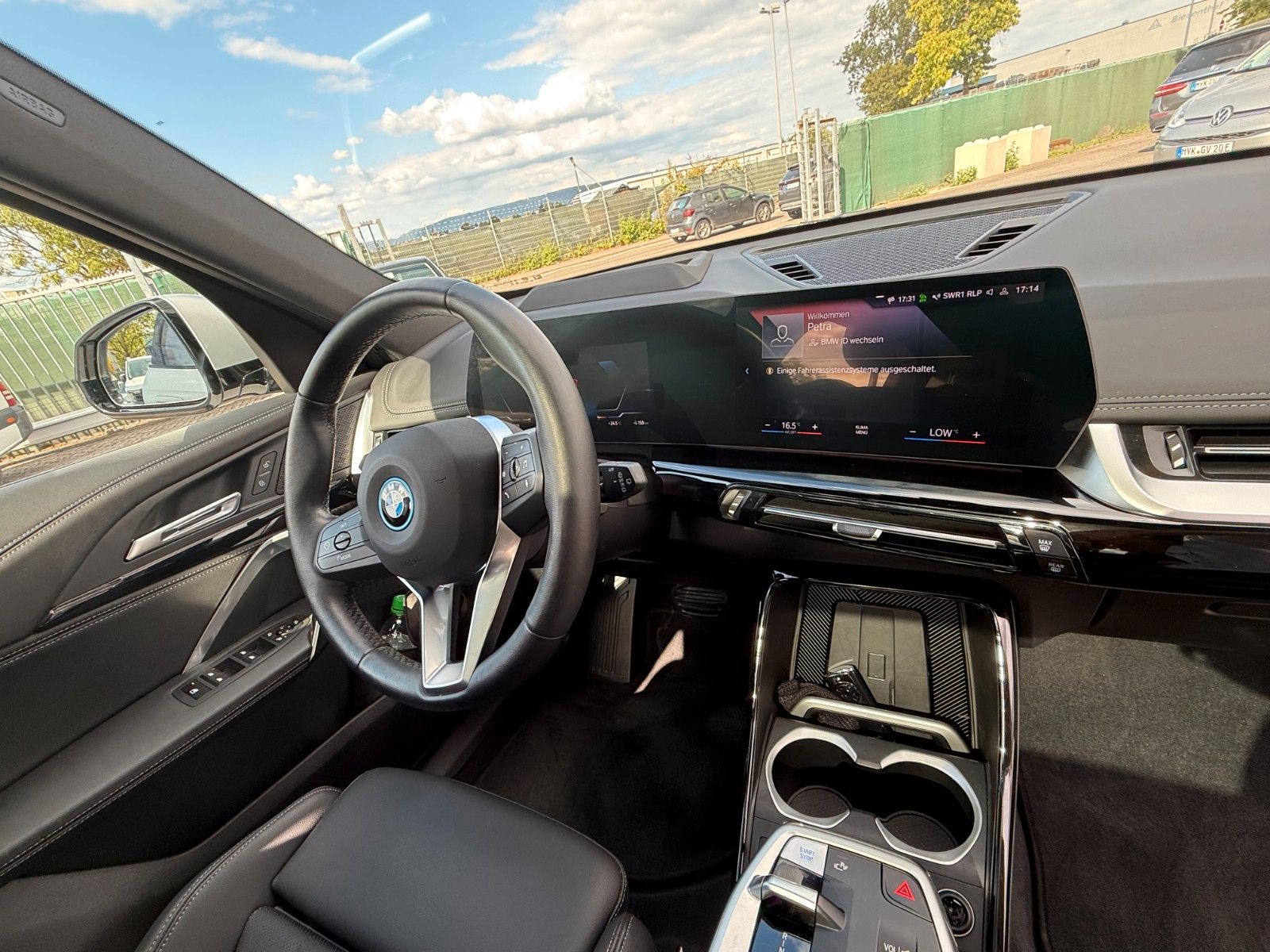 BMW iX1 30 xDRIVE xLINE PANO 19 LEDER AHK LED foto 17