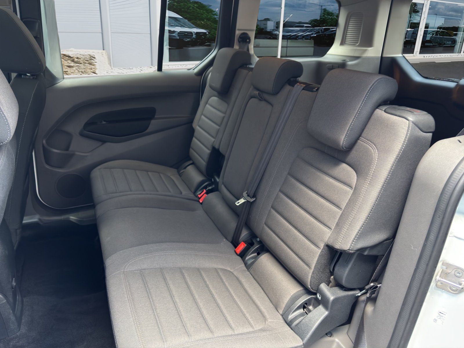 Fahrzeugabbildung Ford Grand Tourneo Titanium