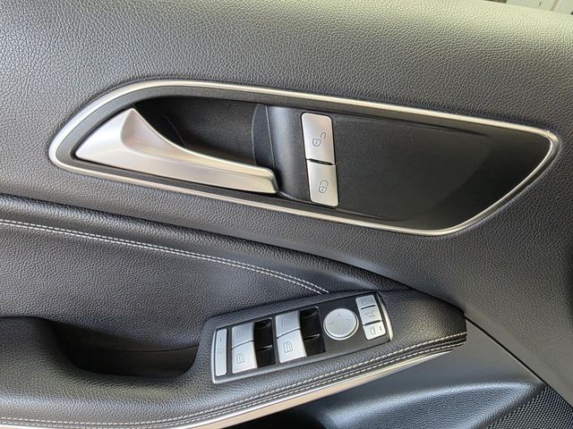 MERCEDES-BENZ A 180 — Foto 11