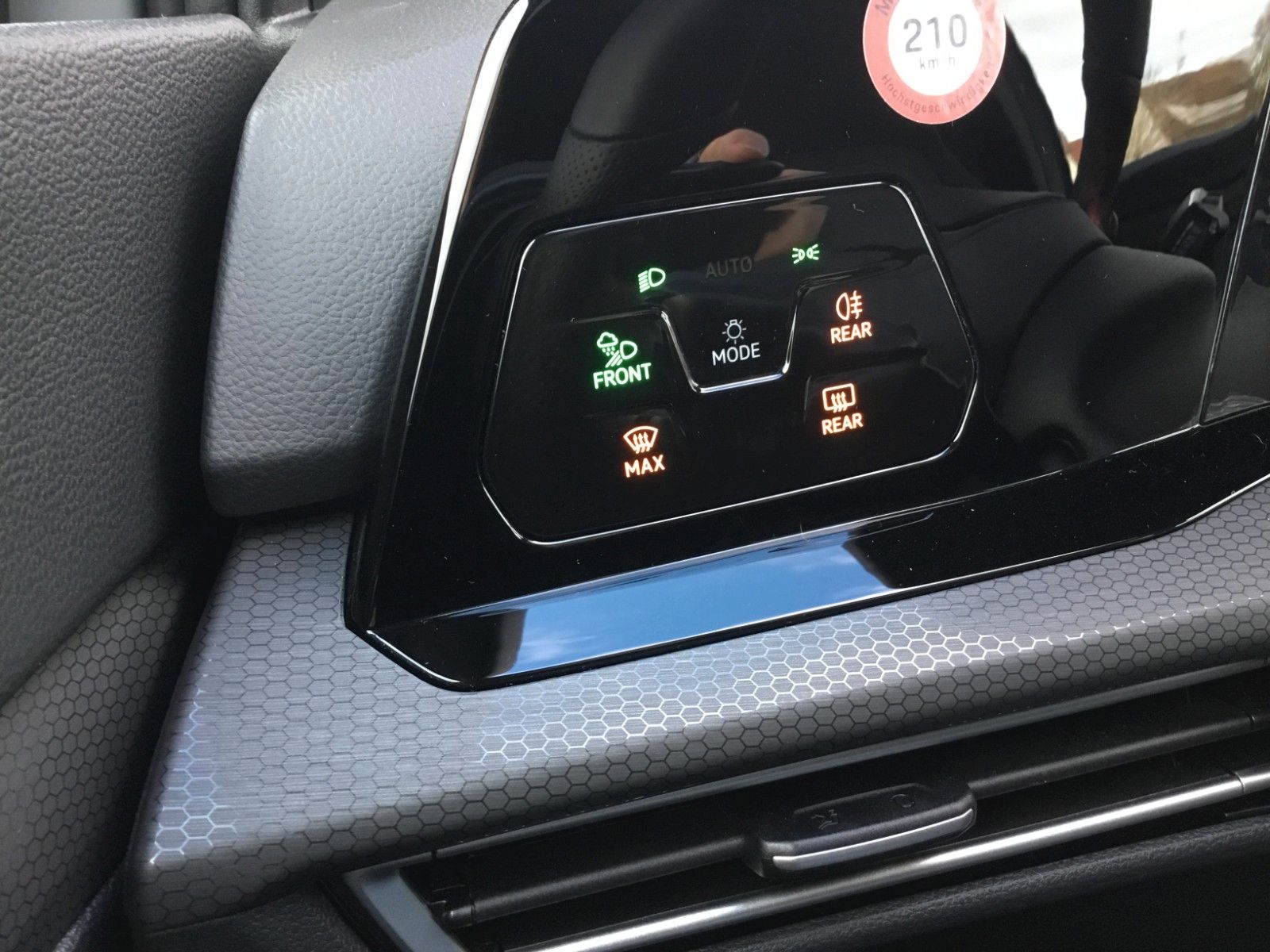 Fahrzeugabbildung Volkswagen Golf 2.0 TSI DSG GTI+Pano+18"+IQ Light