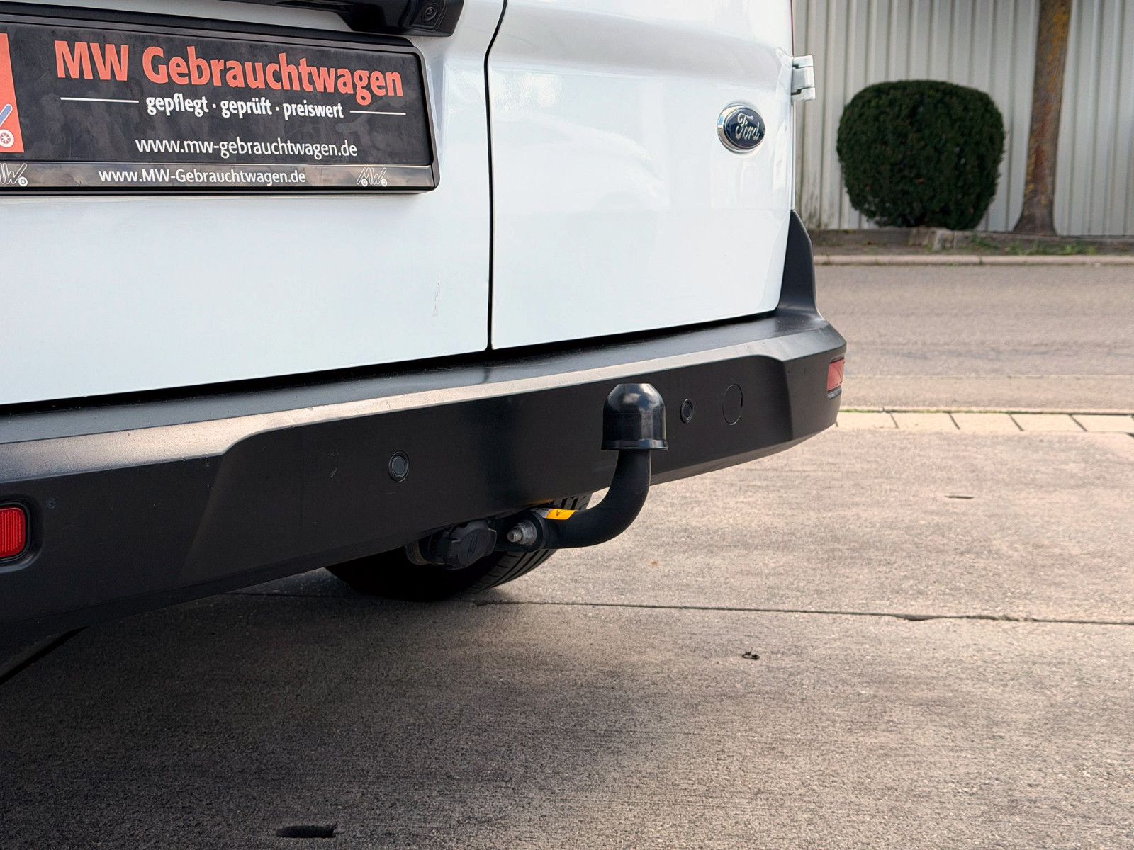 Fahrzeugabbildung Ford Transit Connect 240 Kombi L2 ACC AHK KAM SHZ BT